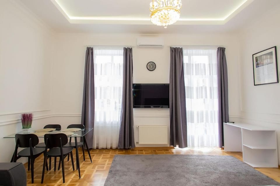 TV and multimedia, Living room, Dining area, Bedroom