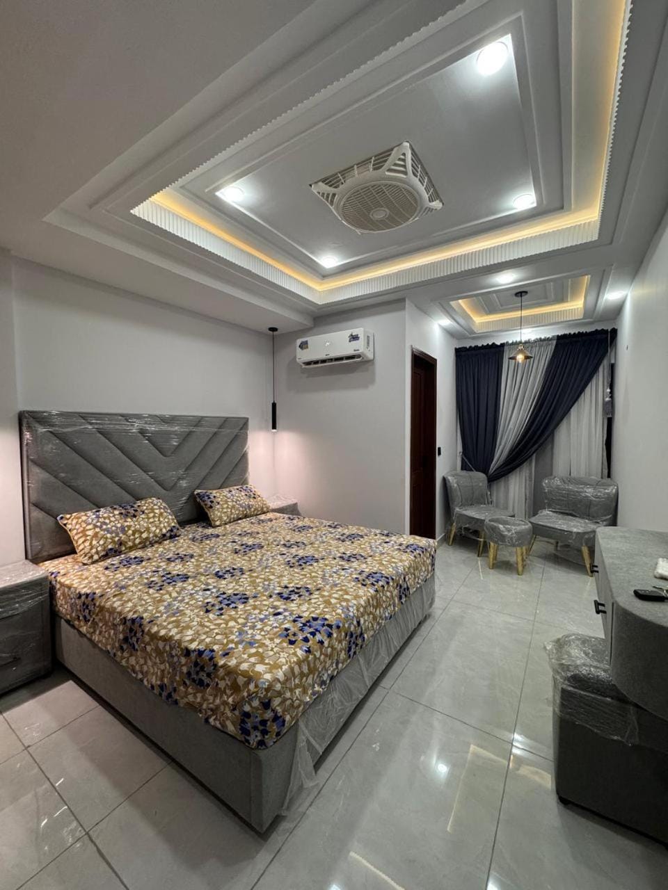 Bed, Photo of the whole room, air conditioner