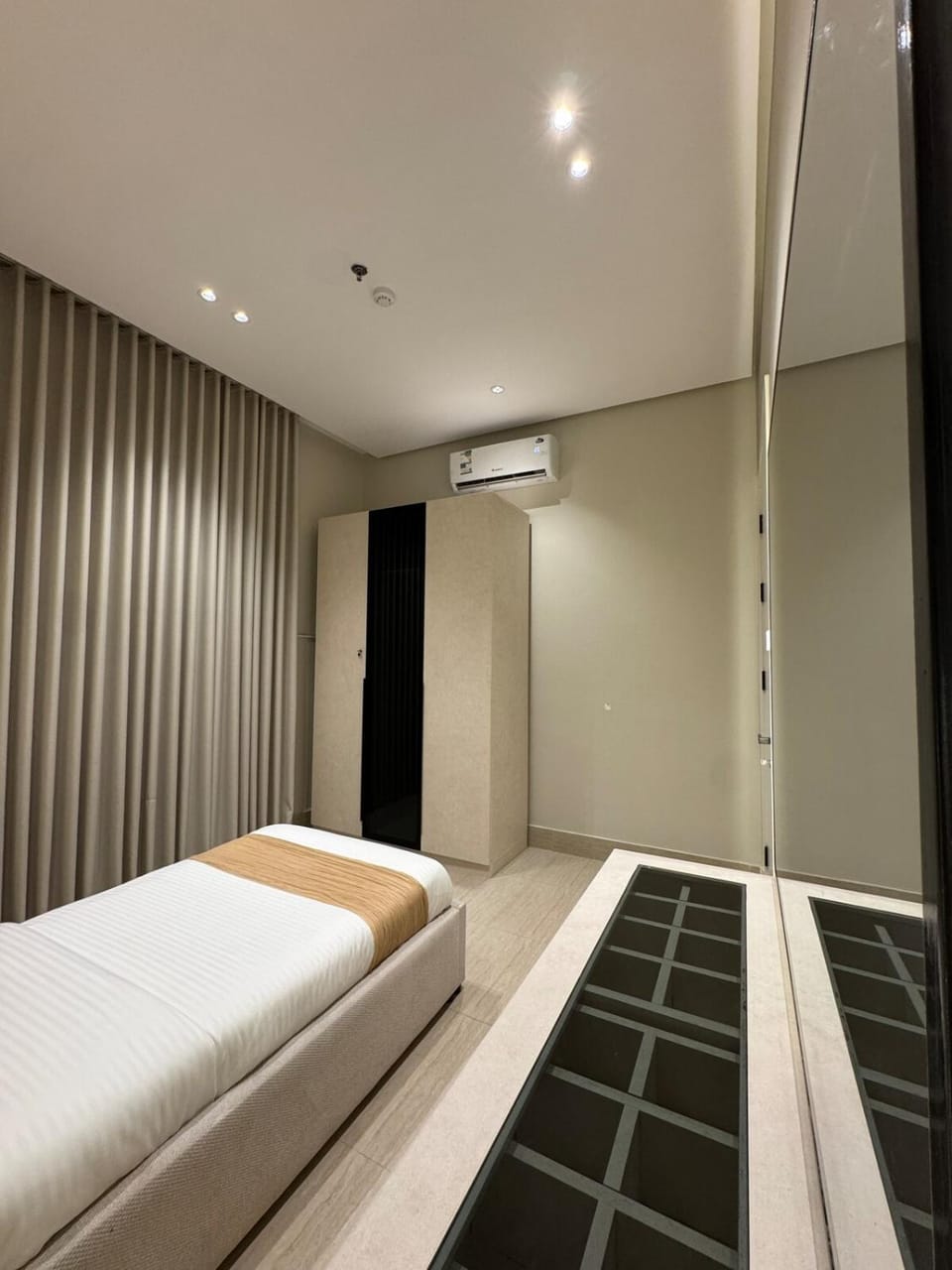 Bedroom, wardrobe