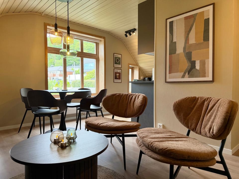 Living room, Seating area, Dining area