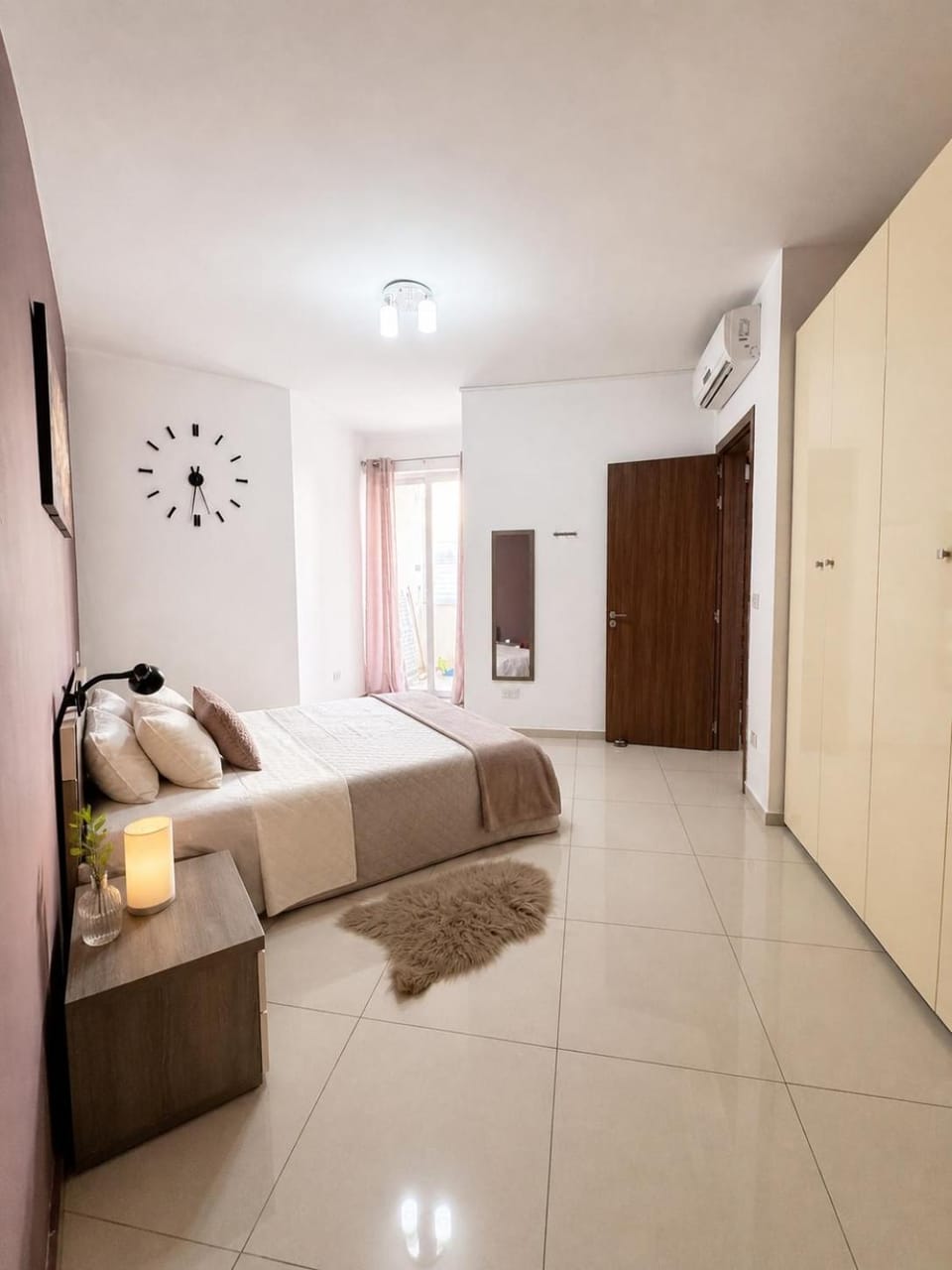 Bed, Photo of the whole room, Bedroom, wardrobe, air conditioner