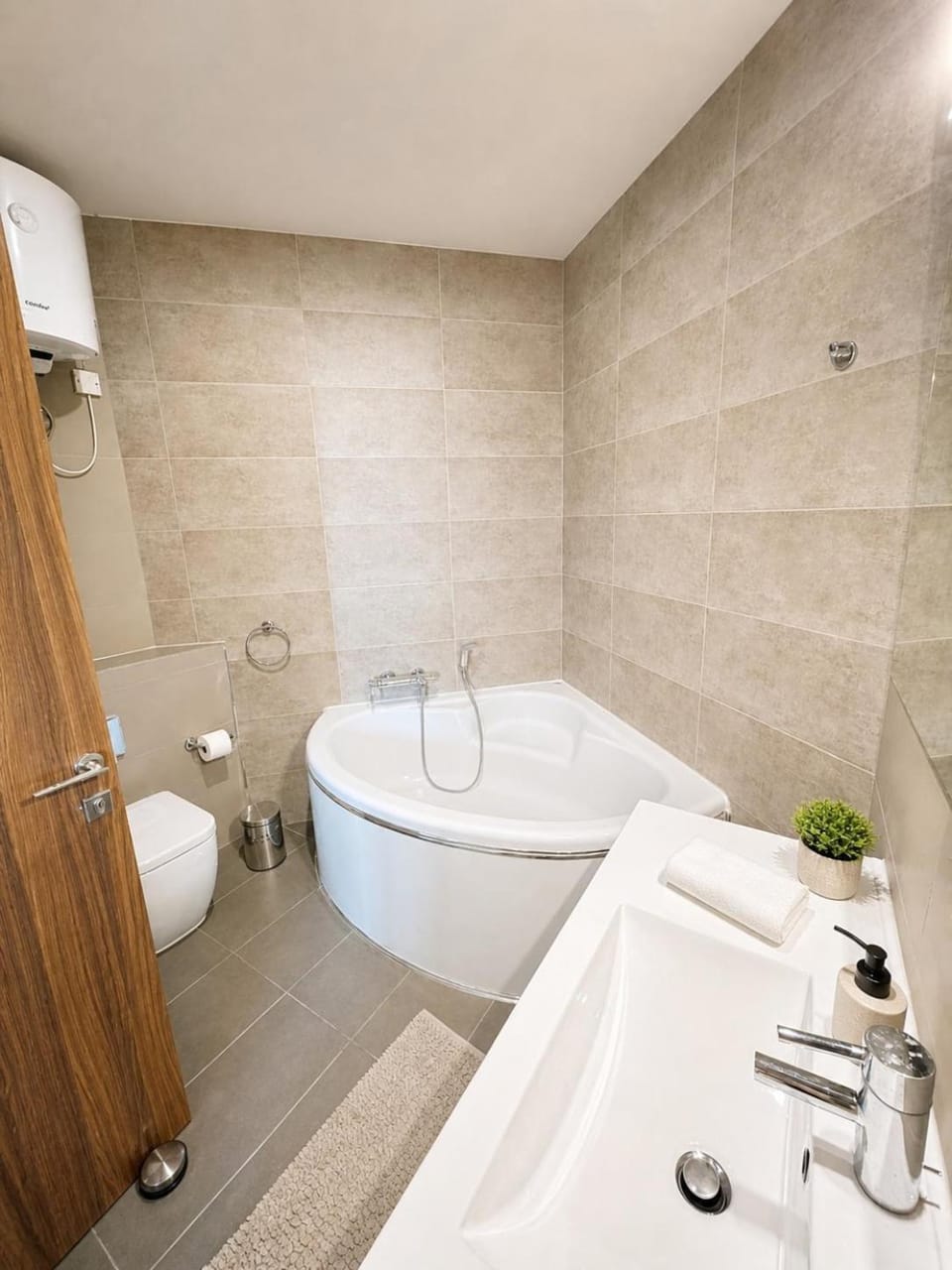 Shower, Toilet, Bathroom, Bath, towels