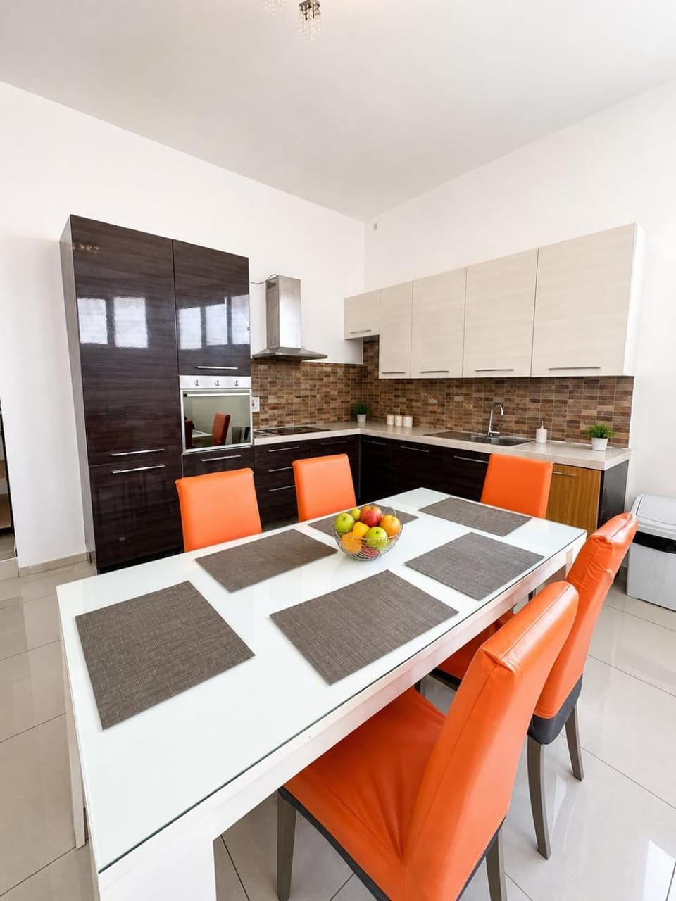 TV and multimedia, Kitchen or kitchenette, Living room, Seating area, Dining area, dishwasher, microwave, oven, washing machine
