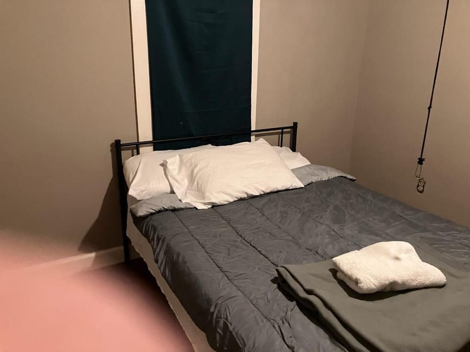 Poconos room for rent in east Stroudsburg pa Vacation rental in East Stroudsburg