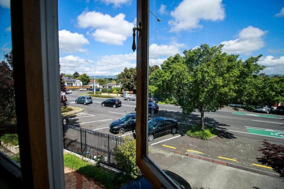 Spacious 1 Bed apartment City centre Apartment in Palmerston North