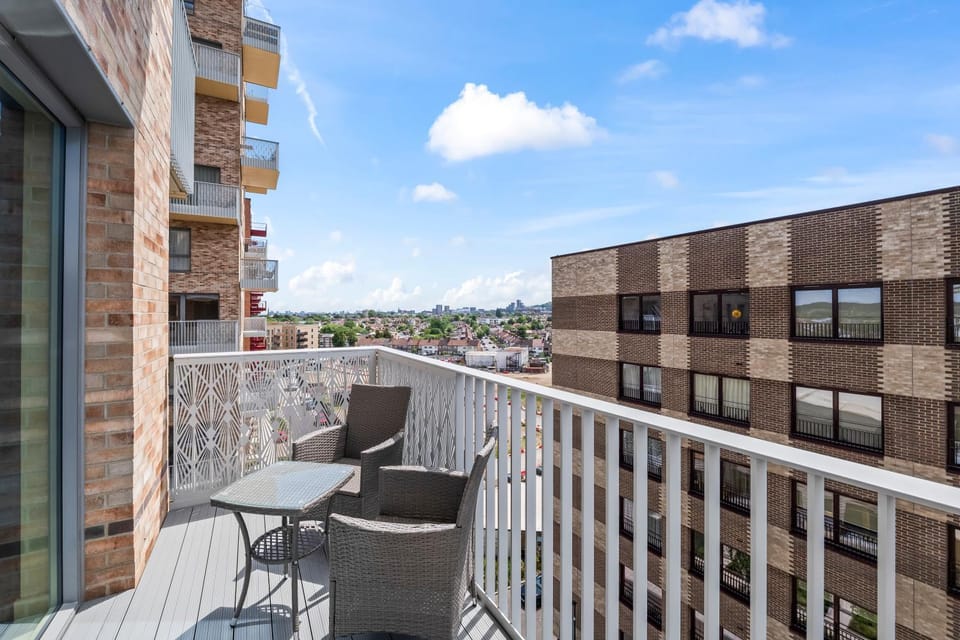 View (from property/room), Balcony/Terrace, Seating area, City view