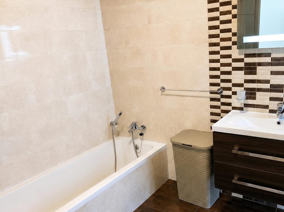 Spacious and cozzy Flat- AC's in the bedrooms c2 Apartment in Malta