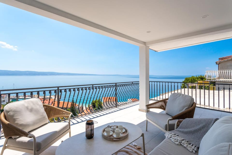 View (from property/room), Balcony/Terrace, Seating area, Sea view