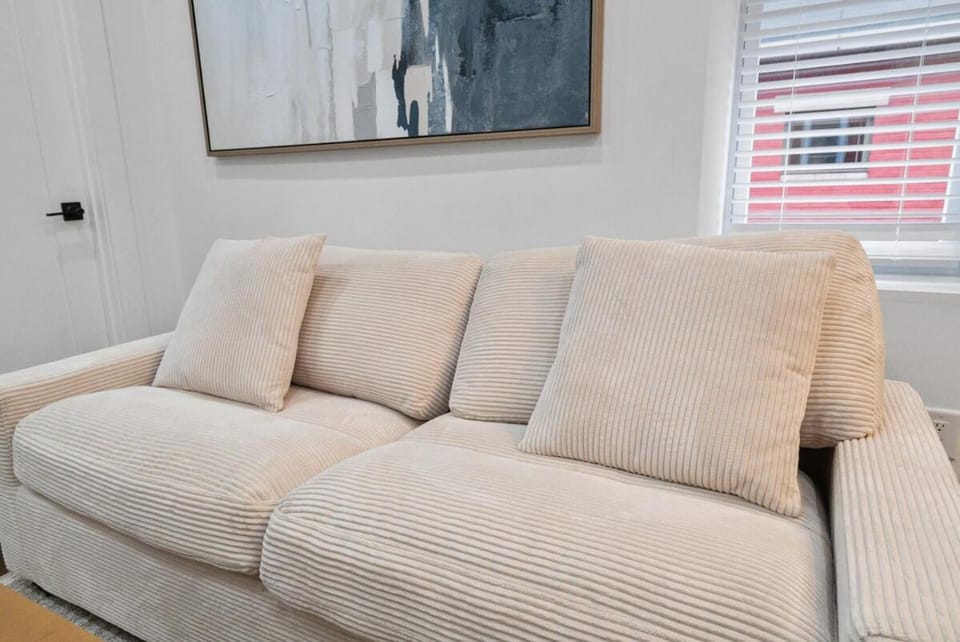 Luxury 2BR Escape PATH to NYC and MetLife Stadium Apartment in Jersey City