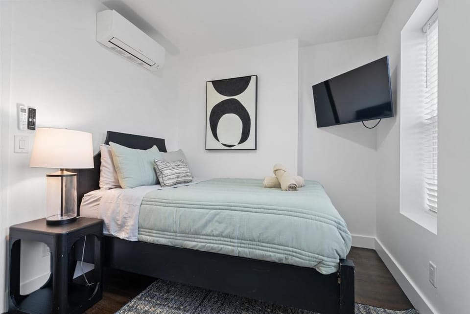 Luxury 2BR Escape PATH to NYC and MetLife Stadium Apartment in Jersey City