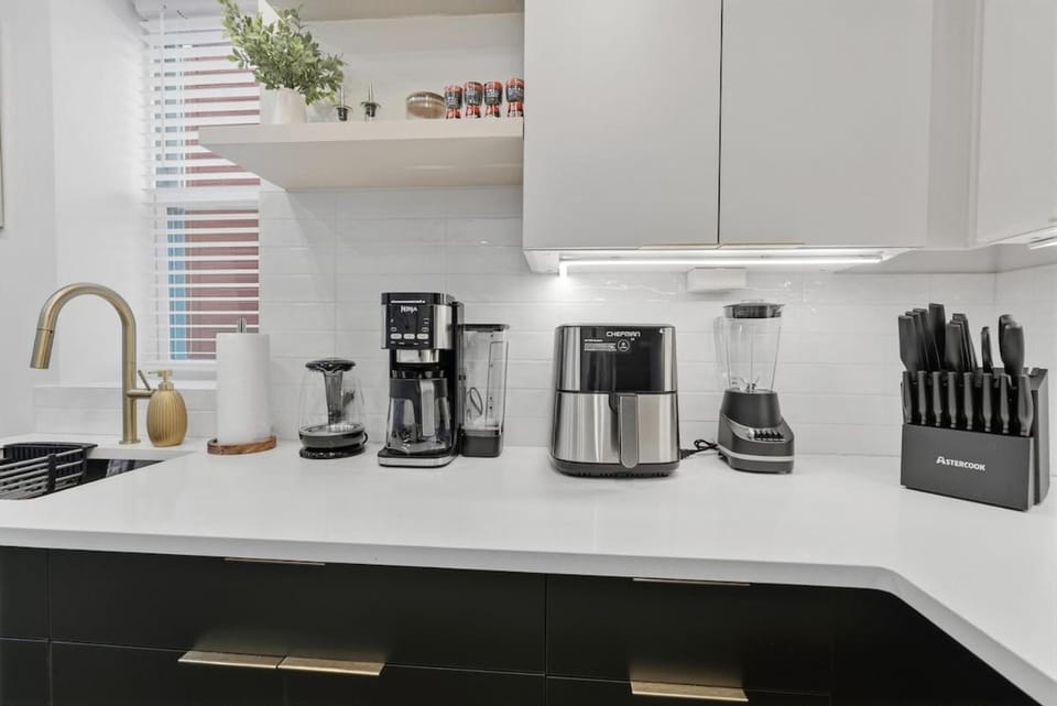 Luxury 2BR Escape PATH to NYC and MetLife Stadium Apartment in Jersey City