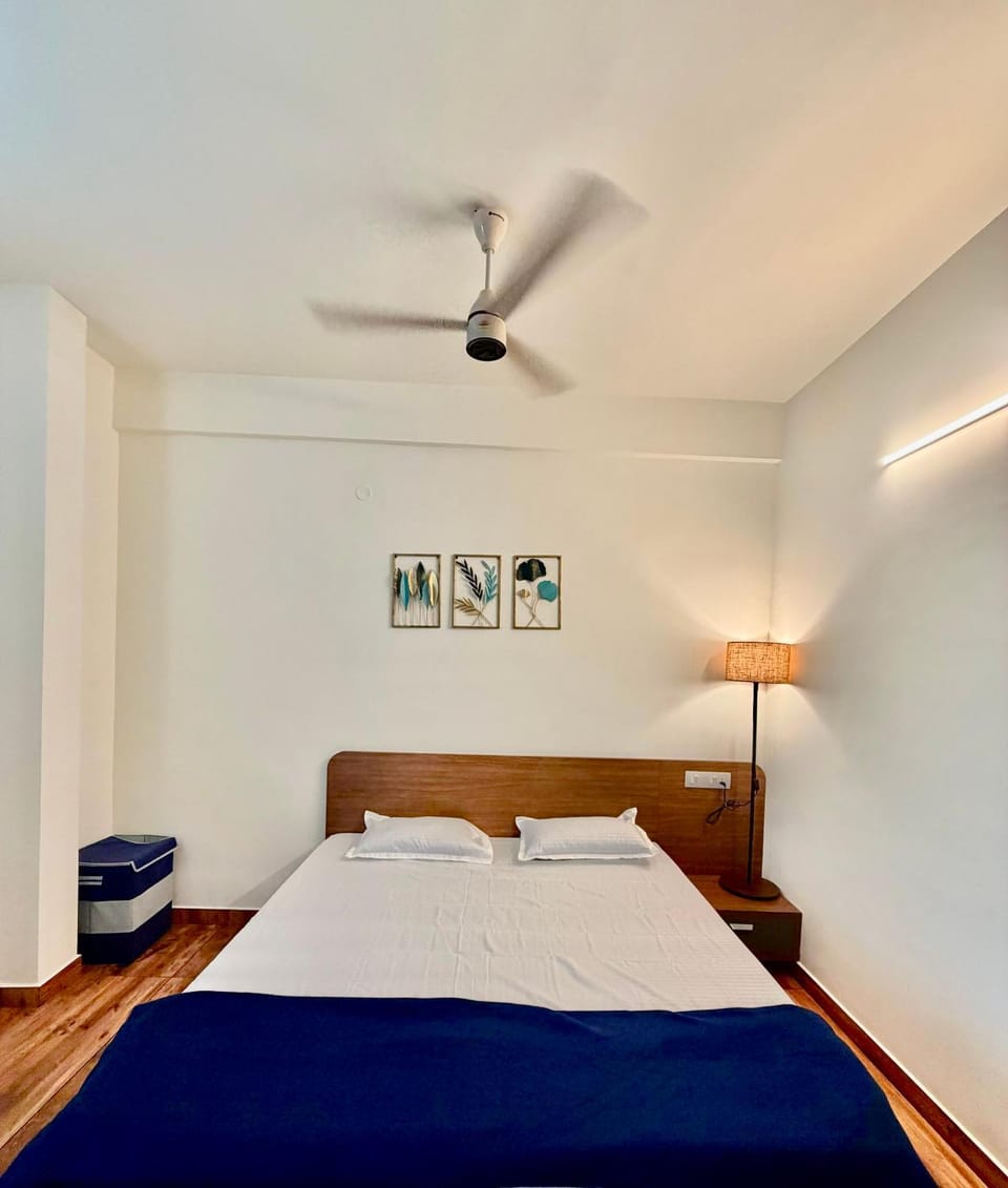 Casa Mira Homes AC Family premium Rooms with Lift access Apartment in Kochi