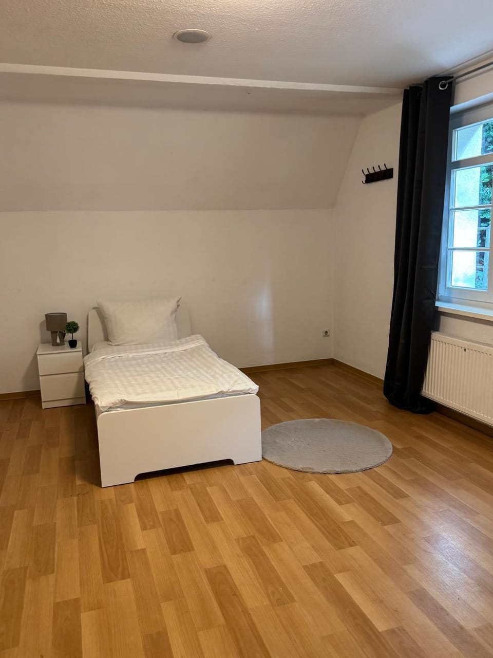 Photo of the whole room, Bedroom
