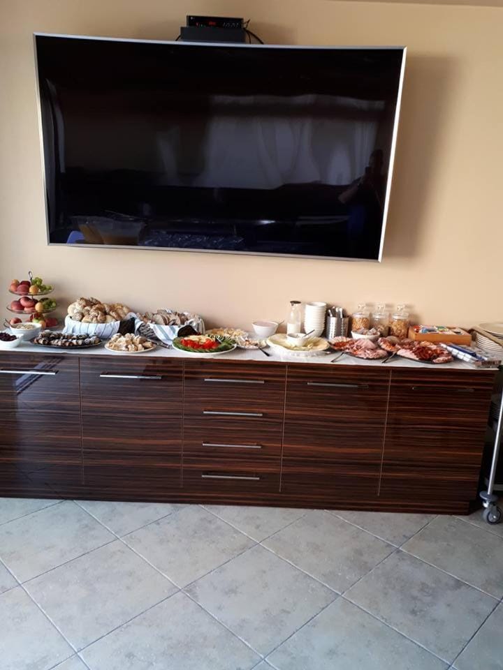 Breakfast, Buffet breakfast