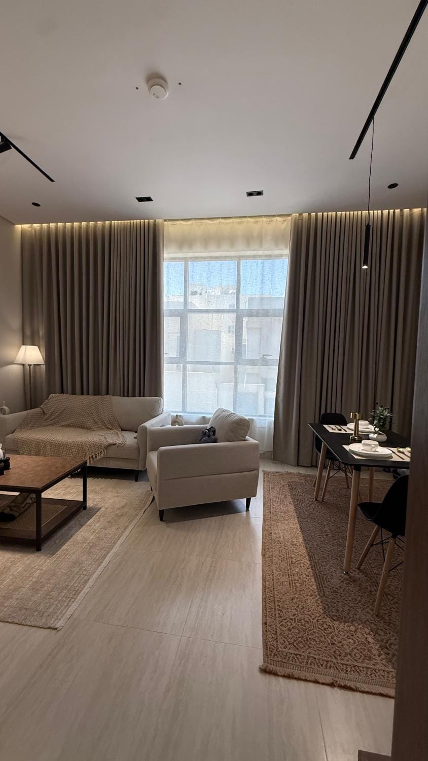 Photo of the whole room, Seating area