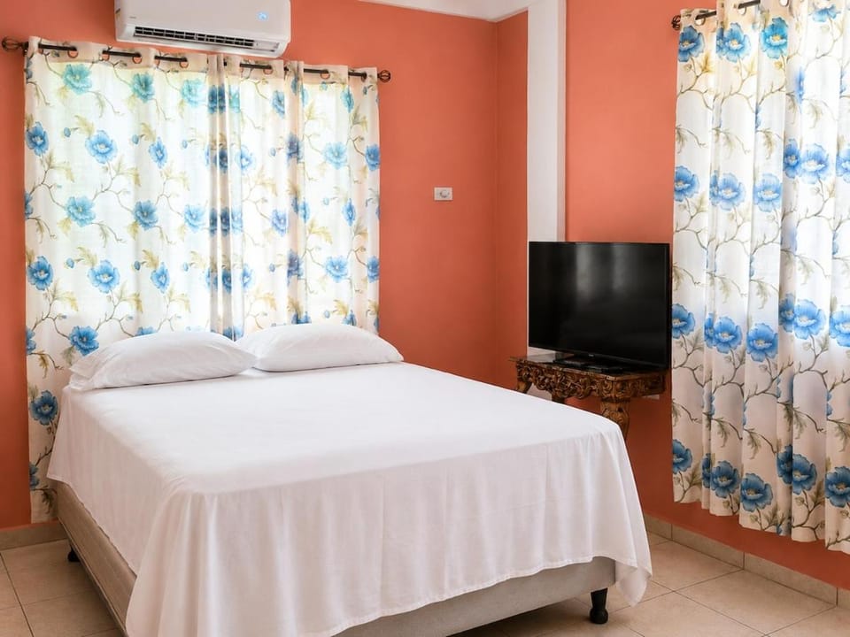 Spacious house with 3 bedrooms, kitchen, and 2 bathrooms Villa in Cortés Department