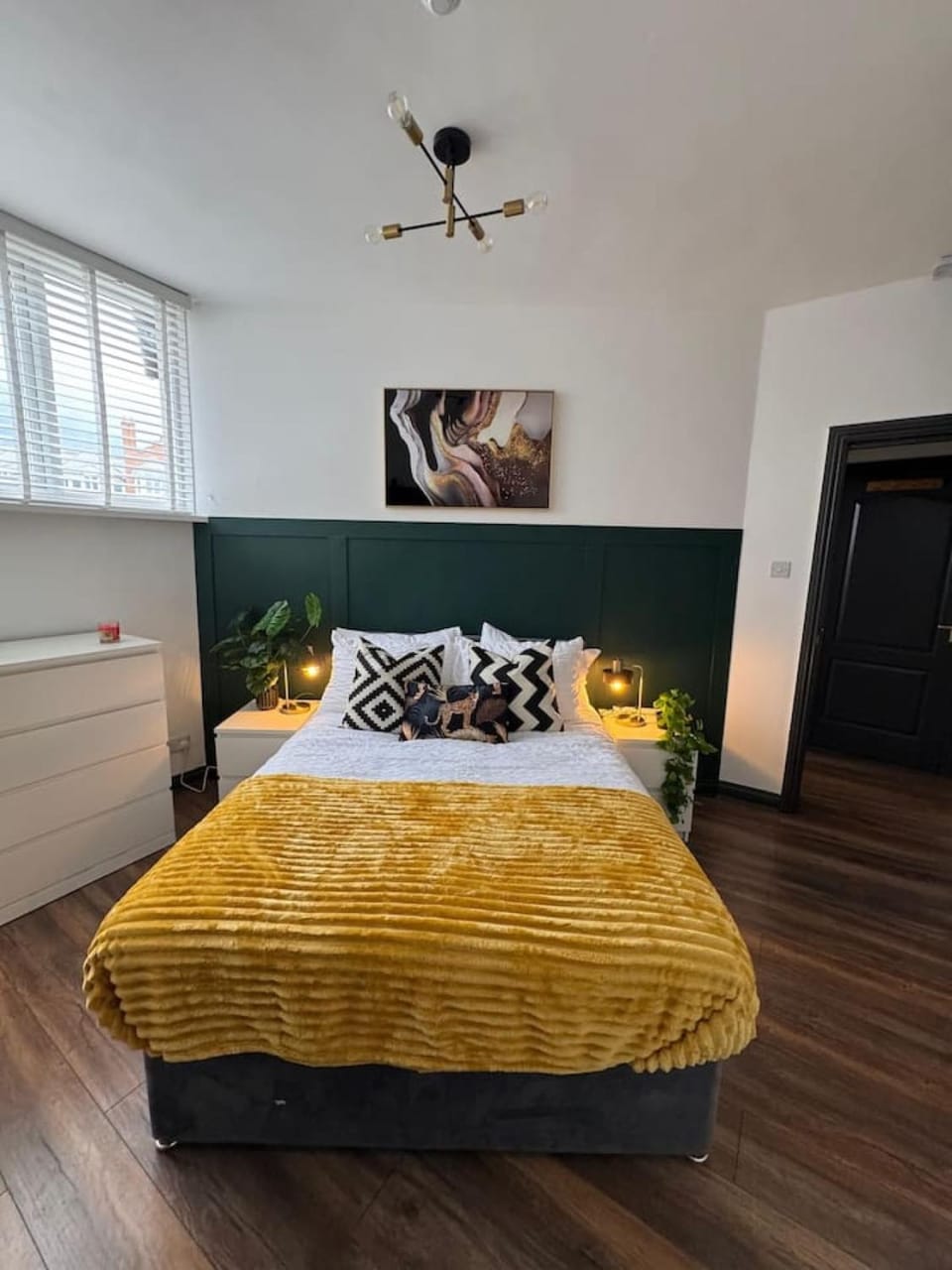 Bed, Photo of the whole room, Bedroom