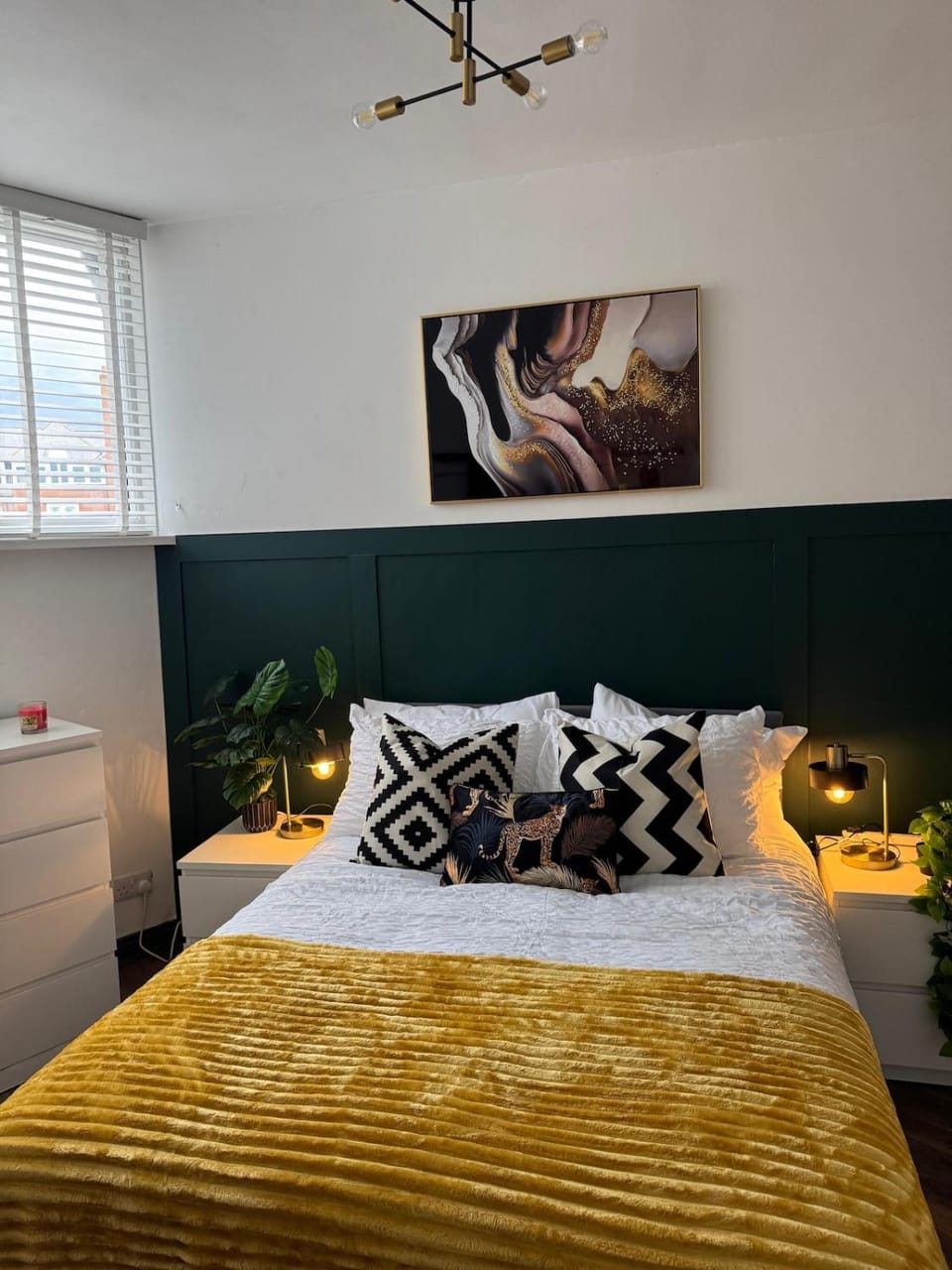 The Recharge Loft, Executive Stay with Parking & EV Apartment in Durham