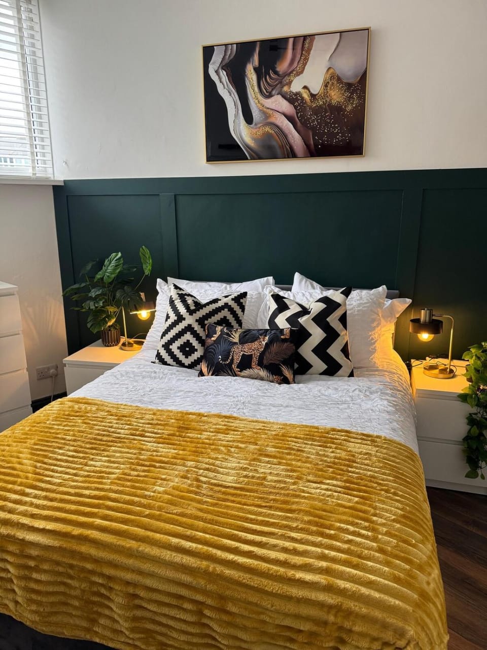 The Recharge Loft, Executive Stay with Parking & EV Apartment in Durham