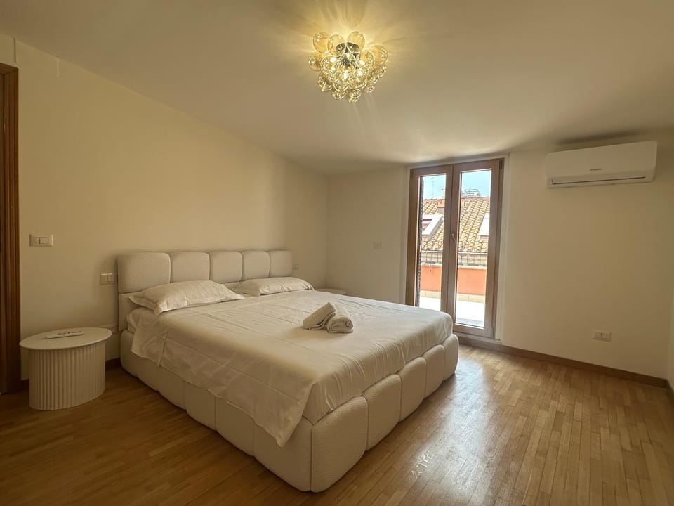 Spanish & Trevi Luxury flat 200mq and 2 Terrace Apartment in Rome