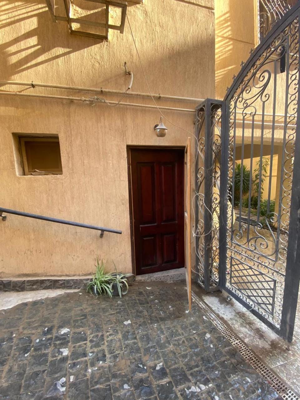 Facade/entrance