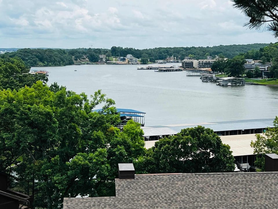 Boat Ramp Swim Dock Year Round Pools Sleeps13 Apartment in Lake of the Ozarks