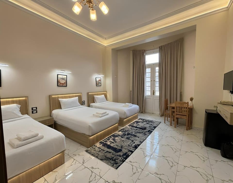 Communal lounge/ TV room, Bed, TV and multimedia, Living room, Photo of the whole room, Seating area, Evening entertainment, Bedroom, towels