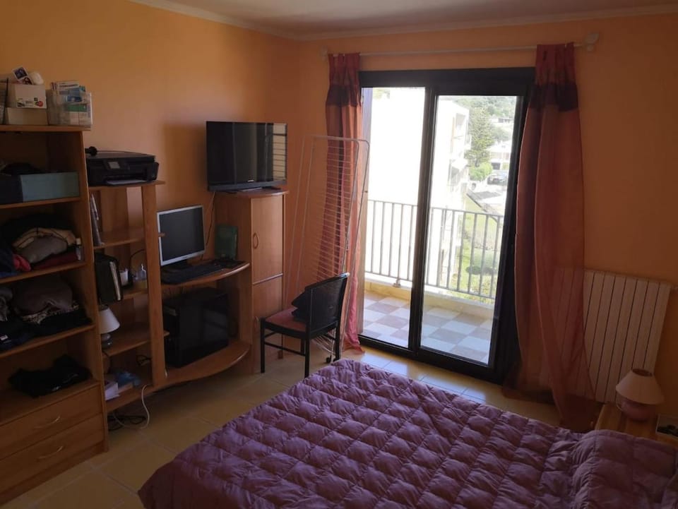 Appartement sur les hauteurs de Bastia avec vue mer Apartment in Bastia