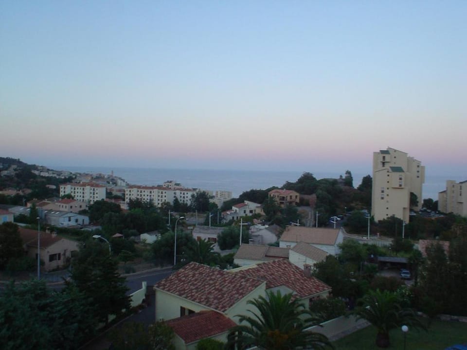 Appartement sur les hauteurs de Bastia avec vue mer Apartment in Bastia