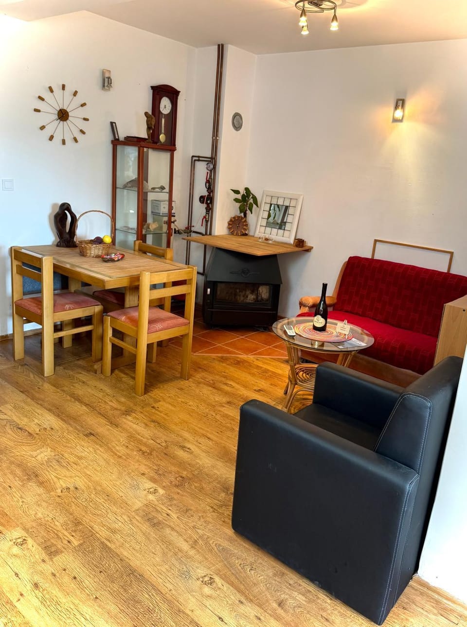 Living room, Seating area, Dining area