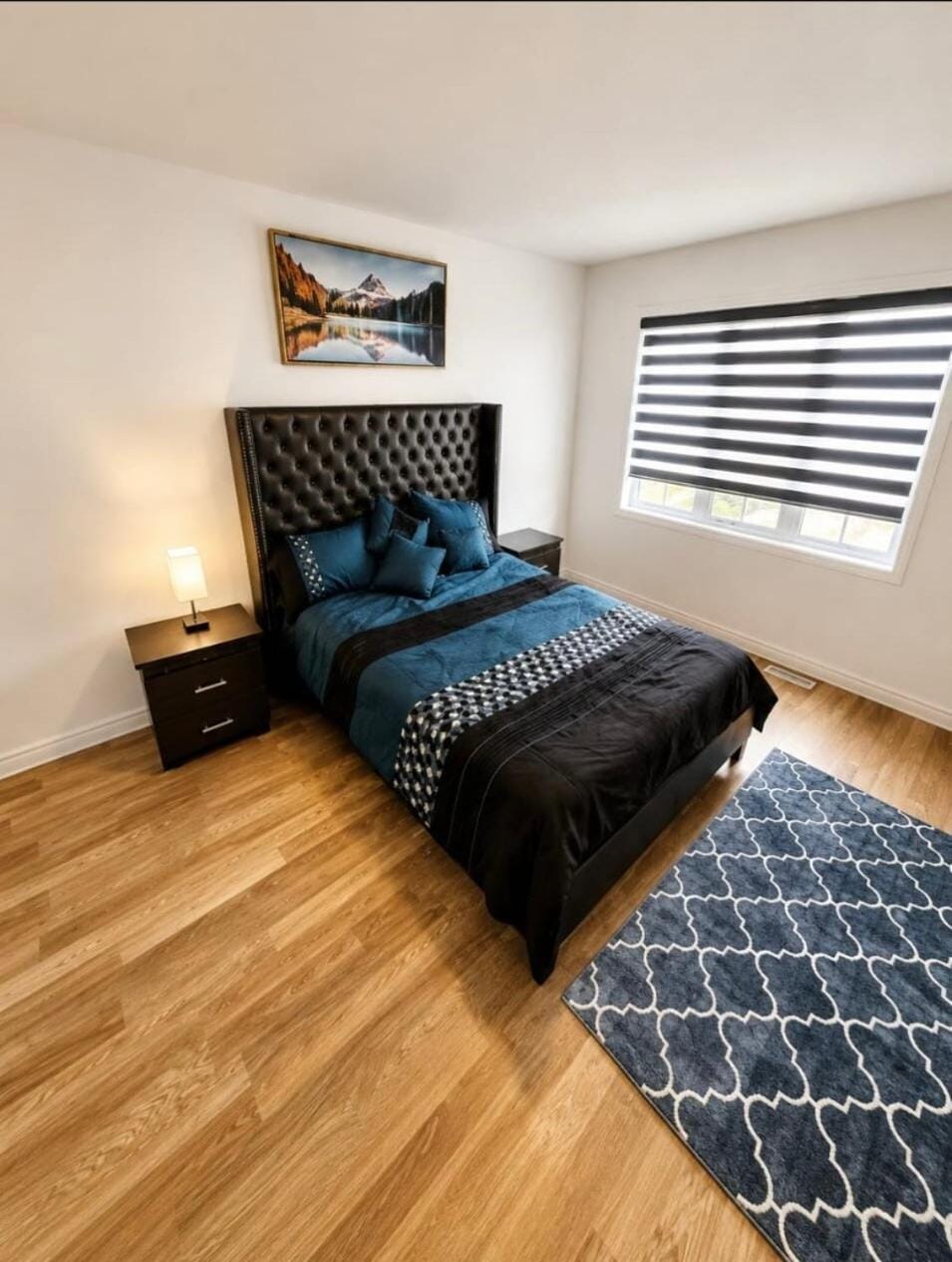 Elegant 3BR Townhome with Lounge & Parking Villa in Vaudreuil-Dorion