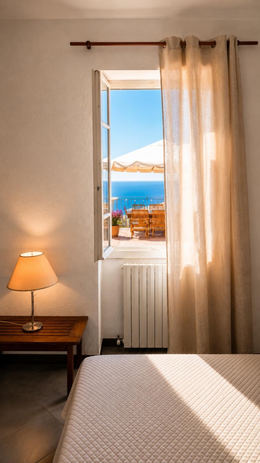 Bed, Photo of the whole room, Sea view