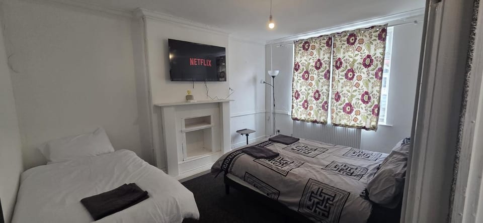 Stay near Derby city centre, hospital & train station Bed and Breakfast in Derby