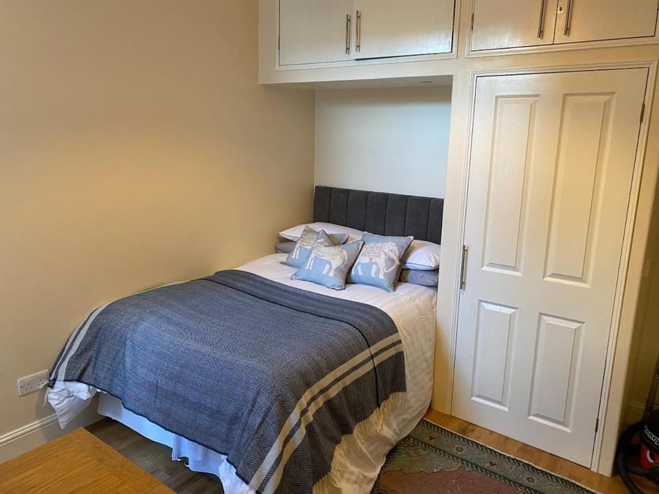 Turnpike Lane Residence2, 2 mins walk to train Stn Apartment in London