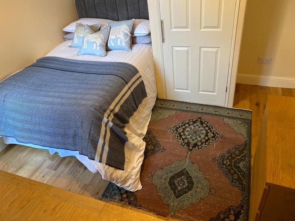 Turnpike Lane Residence2, 2 mins walk to train Stn Apartment in London