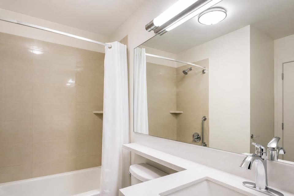 Bathroom, towels