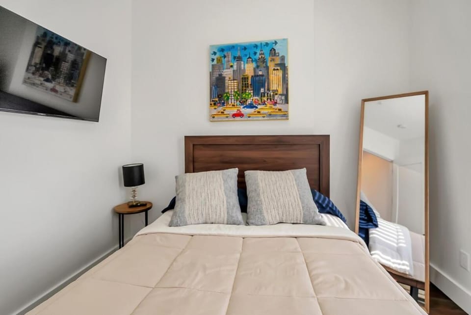 Stylish 2BR Stay Near PATH and MetLife Stadium Apartment in Jersey City