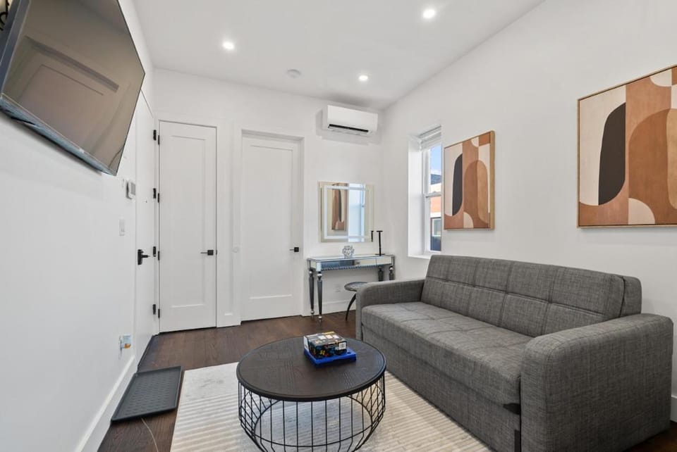 Stylish 2BR Stay Near PATH and MetLife Stadium Apartment in Jersey City