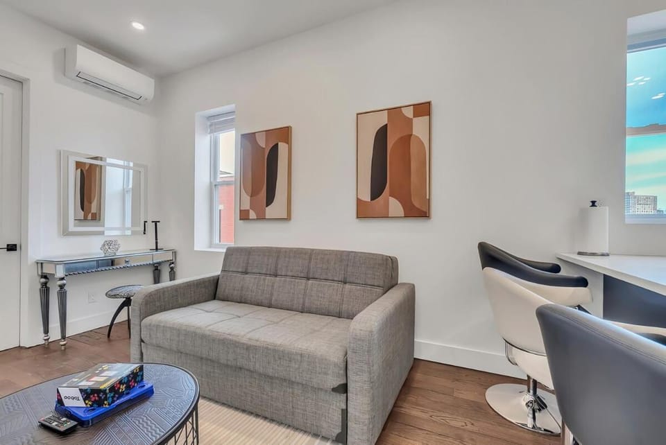 Stylish 2BR Stay Near PATH and MetLife Stadium Apartment in Jersey City