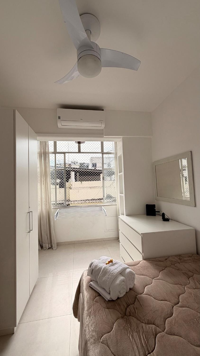 Bedroom, air conditioner