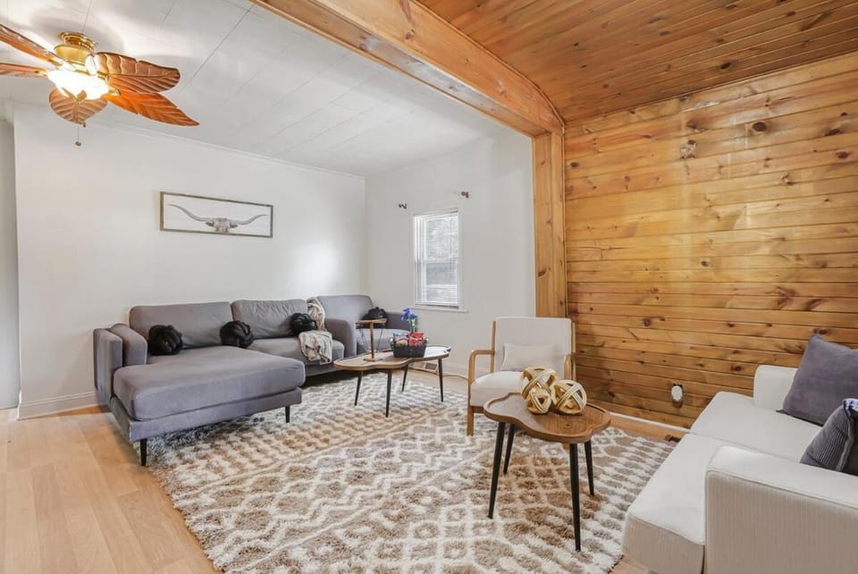 The Ironwood Retreat Villa in Grove City