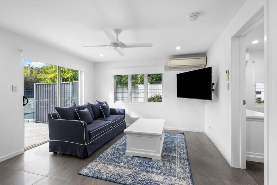 Communal lounge/ TV room, air conditioner
