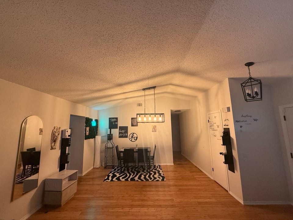 Welcome to the Jungle Vacation rental in Garland