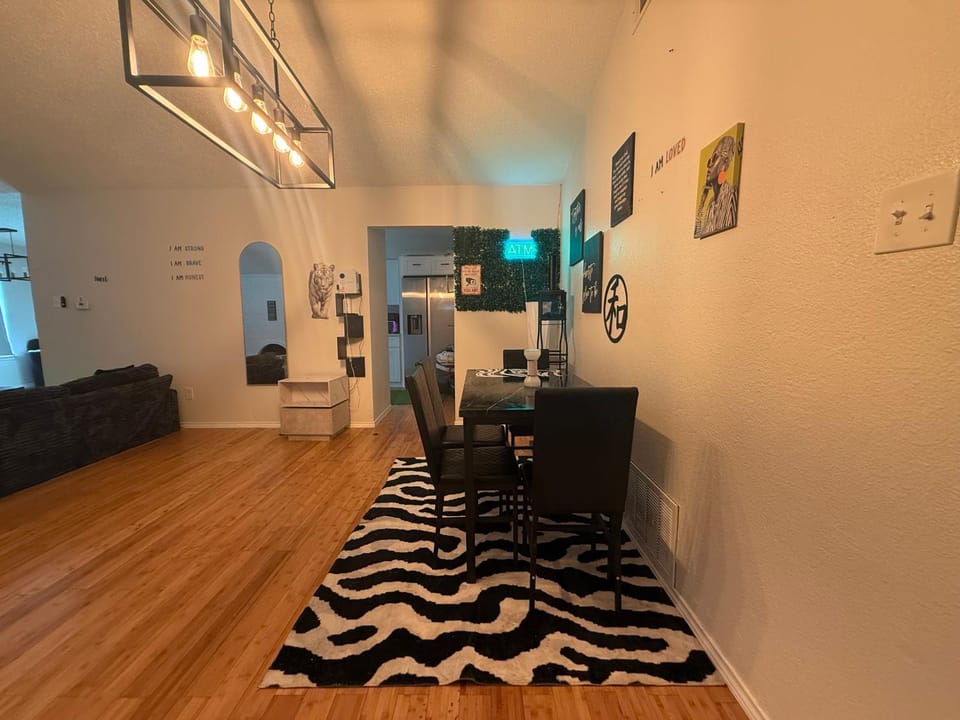 Welcome to the Jungle Vacation rental in Garland