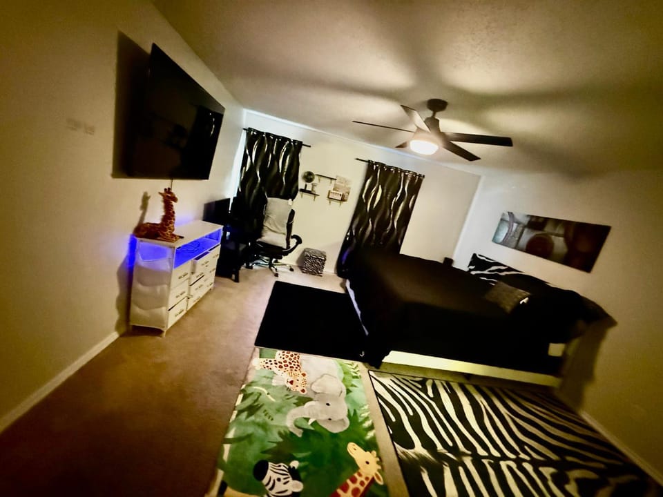 Welcome to the Jungle Vacation rental in Garland