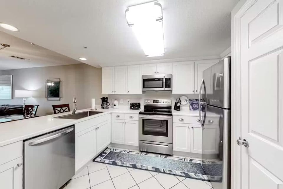 Kitchen or kitchenette, Dining area, dishwasher, oven, stove