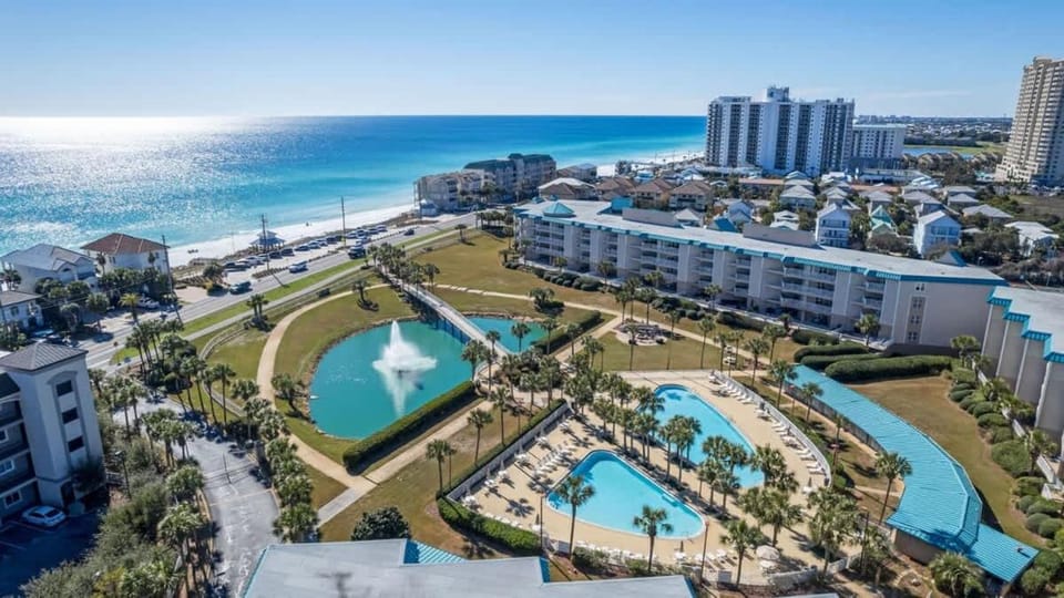 Property building, Day, Natural landscape, Bird's eye view, Beach, Pool view, Sea view, Swimming pool