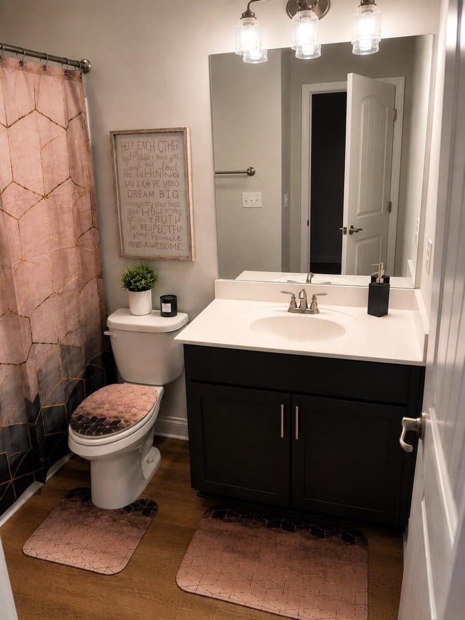 ATL Airport Retreat 3BR-3BA King Suite FreeParking House in Forest Park