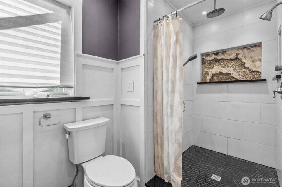 Serene 2-bedroom house in Seattle perfect for a relaxing getaway near Seatac Vacation rental in Tukwila