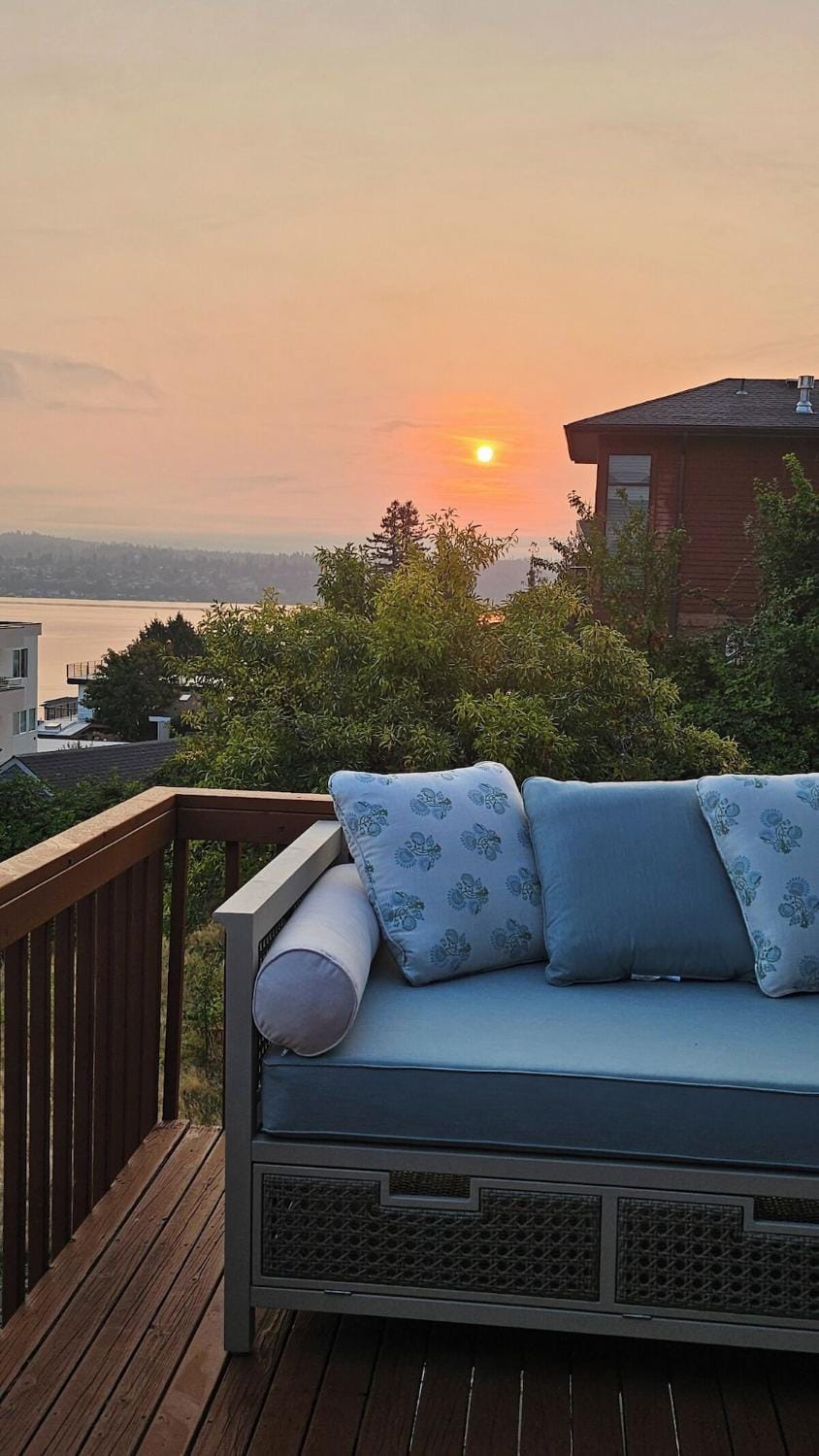 Serene 2-bedroom house in Seattle perfect for a relaxing getaway near Seatac Vacation rental in Tukwila